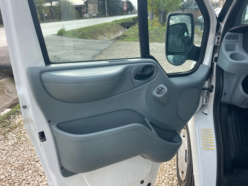 Ford Transit 2.2DCI 6М. Климатик, снимка 11 - Бусове и автобуси - 52519398