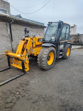 Телескопичен товарач JCB 538-70, снимка 1