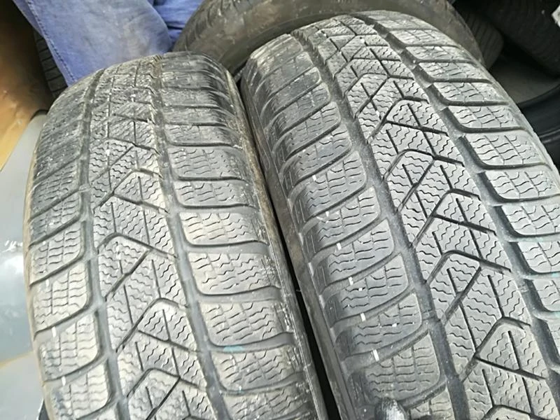 Гуми Зимни 205/60R17, снимка 2 - Гуми и джанти - 23632346