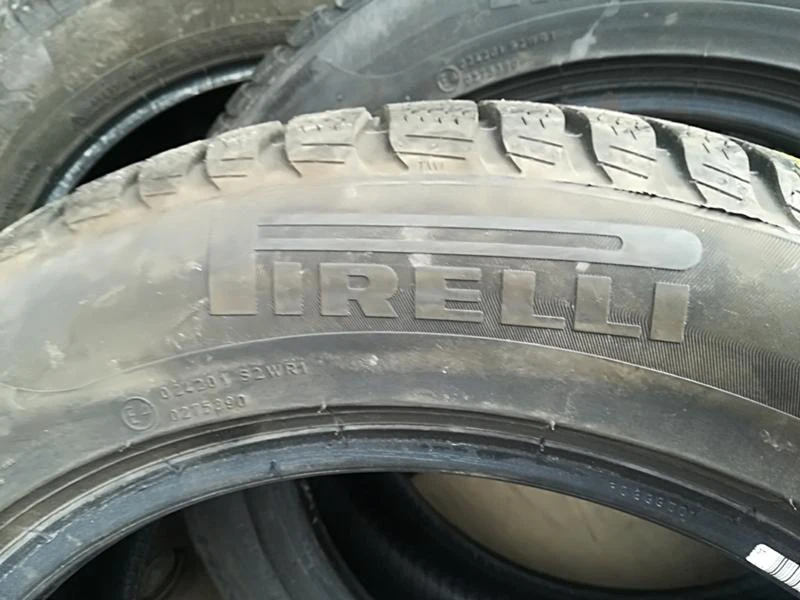 Гуми Зимни 205/60R17, снимка 4 - Гуми и джанти - 23632346