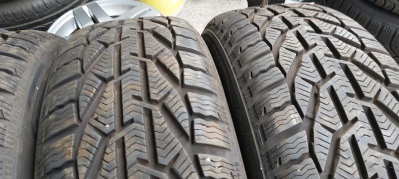 Гуми Зимни 205/55R16, снимка 3 - Гуми и джанти - 34366877