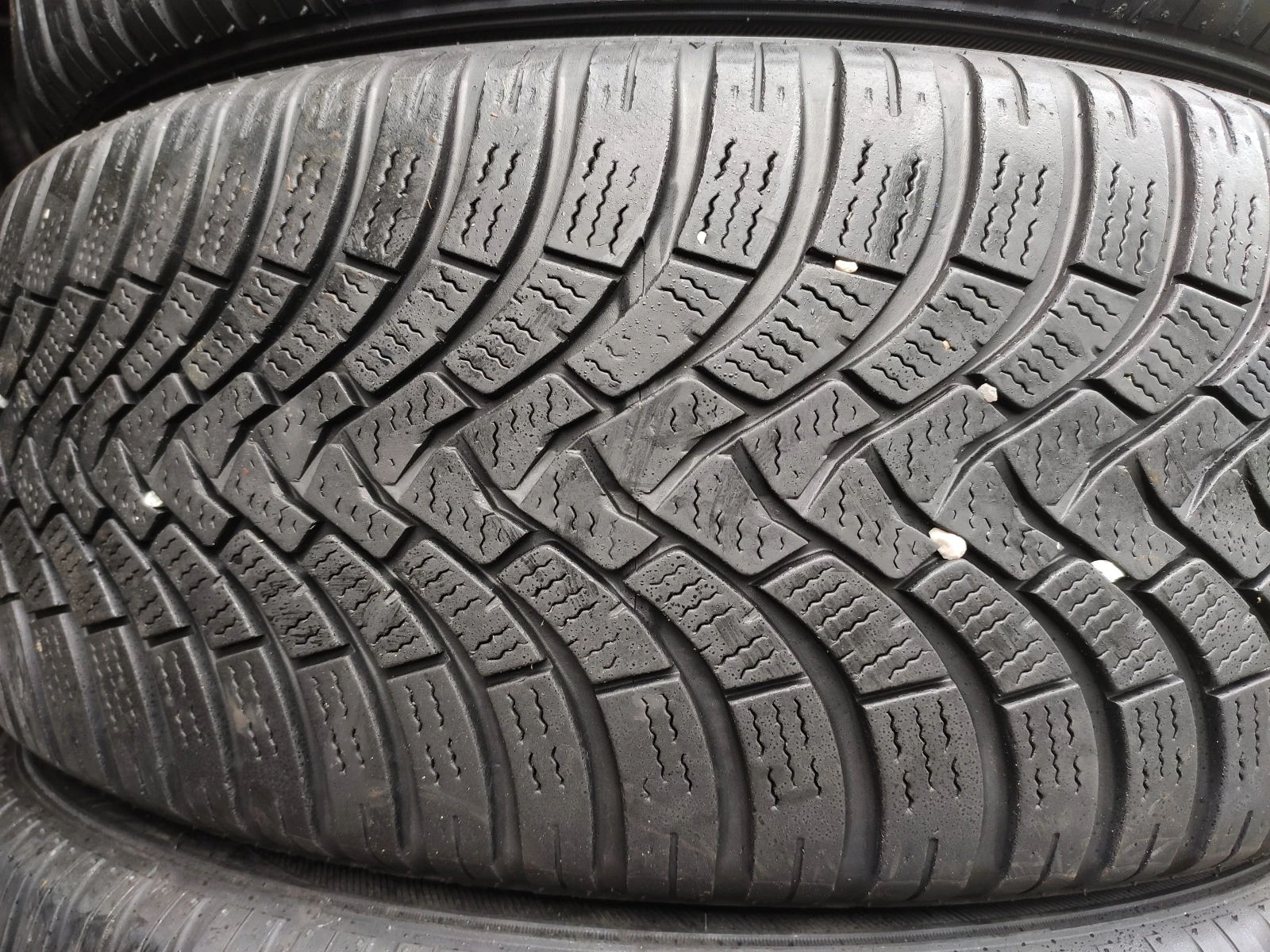 Гуми Зимни 235/50R19, снимка 5 - Гуми и джанти - 54986728