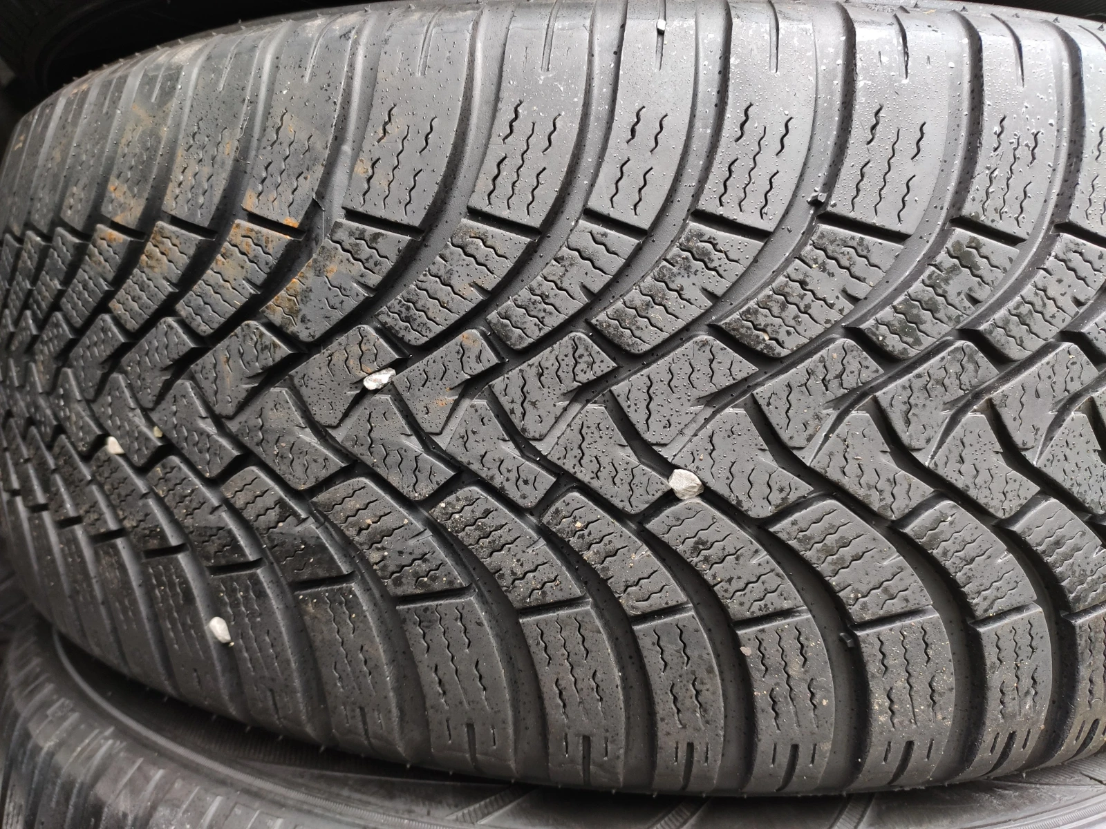 Гуми Зимни 235/50R19, снимка 4 - Гуми и джанти - 54986728