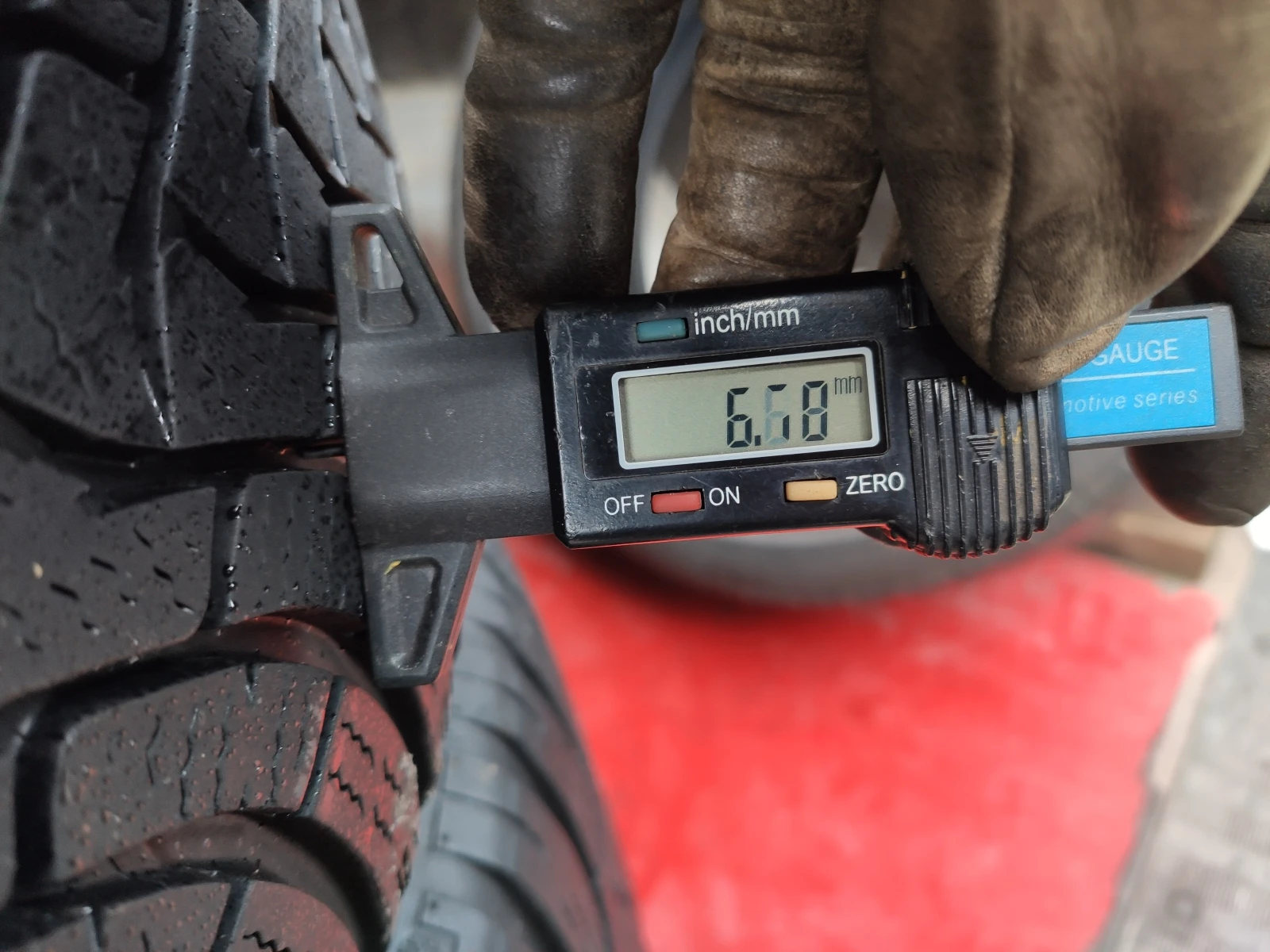 Гуми Зимни 235/50R19, снимка 7 - Гуми и джанти - 54986728