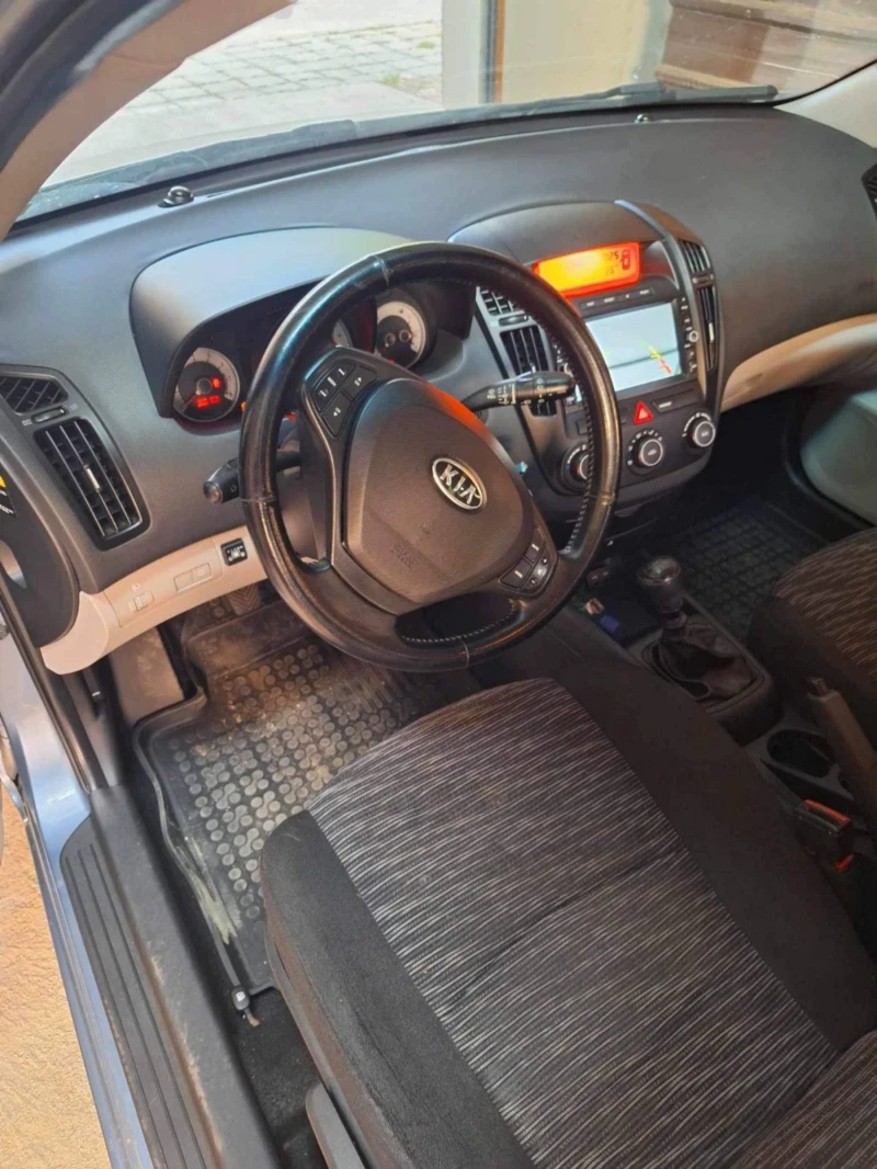 Kia Ceed 1.4 , снимка 9 - Автомобили и джипове - 47184669