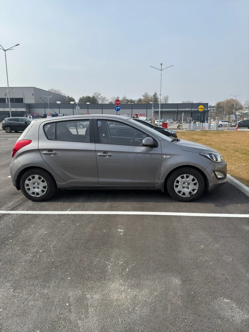 Hyundai I20, снимка 8 - Автомобили и джипове - 49299534