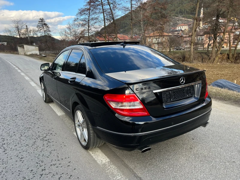 Mercedes-Benz C 320 Кожа* Нави* Панорама* АМГ джанти* Подгрев* Парктро, снимка 7 - Автомобили и джипове - 49506429