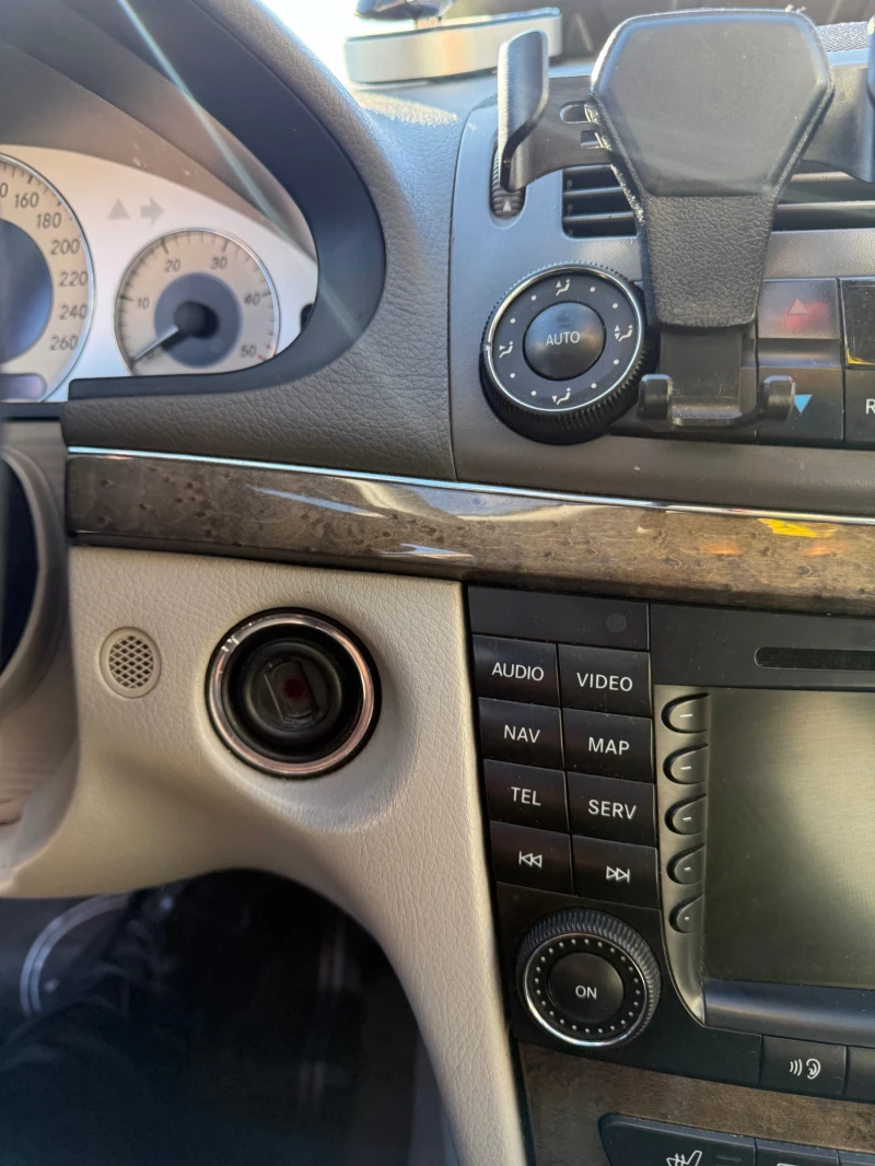 Mercedes-Benz E 320 3.2 224hp 7G , снимка 11 - Автомобили и джипове - 52846042