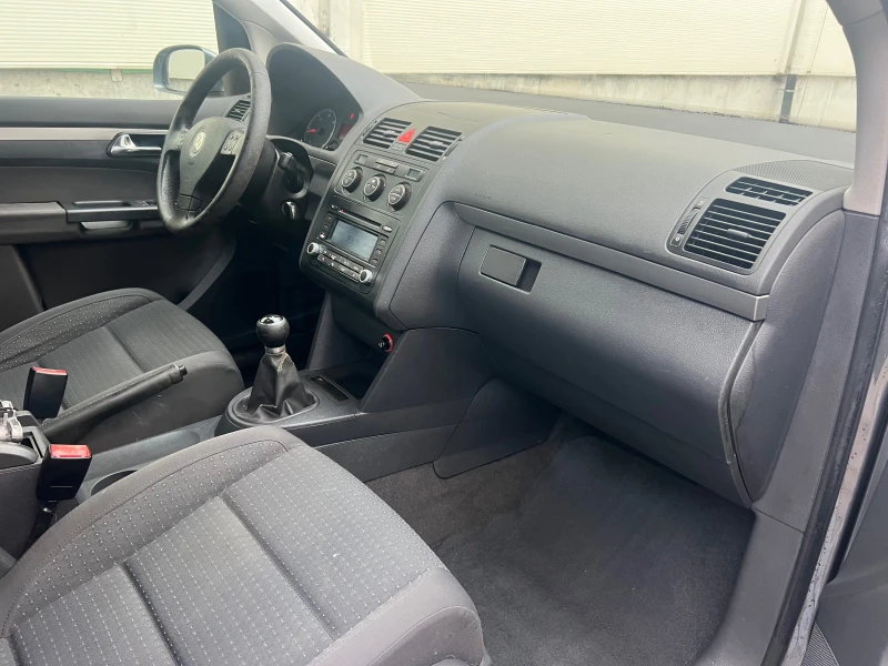 VW Touran 2.0 TDI CLIMA, снимка 11 - Автомобили и джипове - 52908901