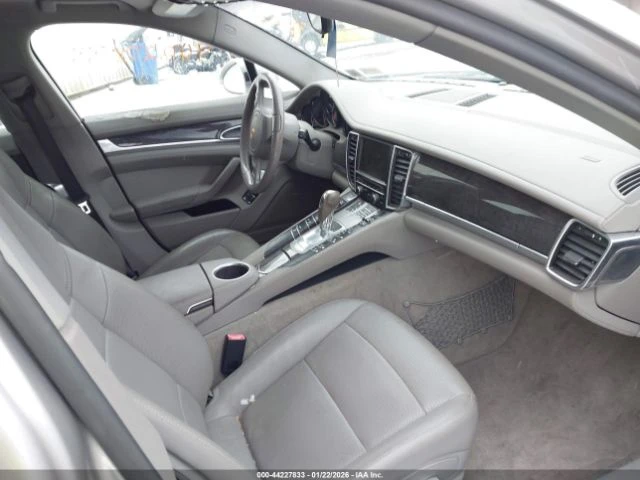 Porsche Panamera 4, снимка 10 - Автомобили и джипове - 53262356