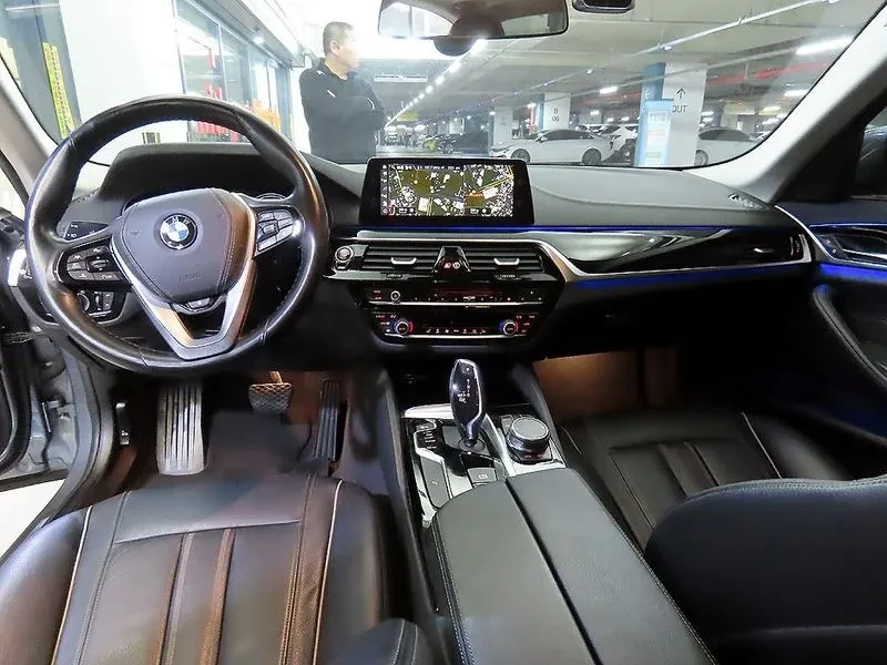 BMW 520 I Luxury - изображение 10