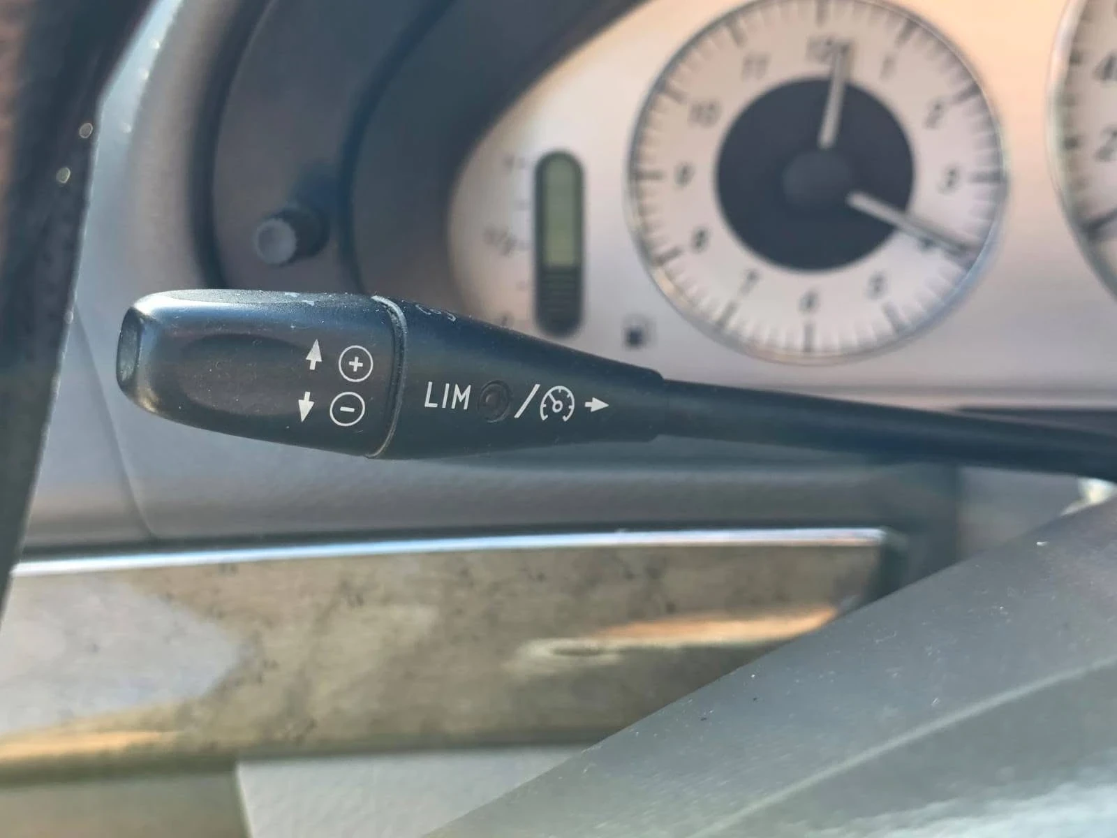 Mercedes-Benz E 320 3.2 224hp 7G  - изображение 7