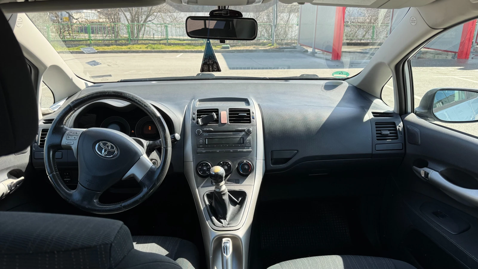 Toyota Auris, снимка 11 - Автомобили и джипове - 53824398