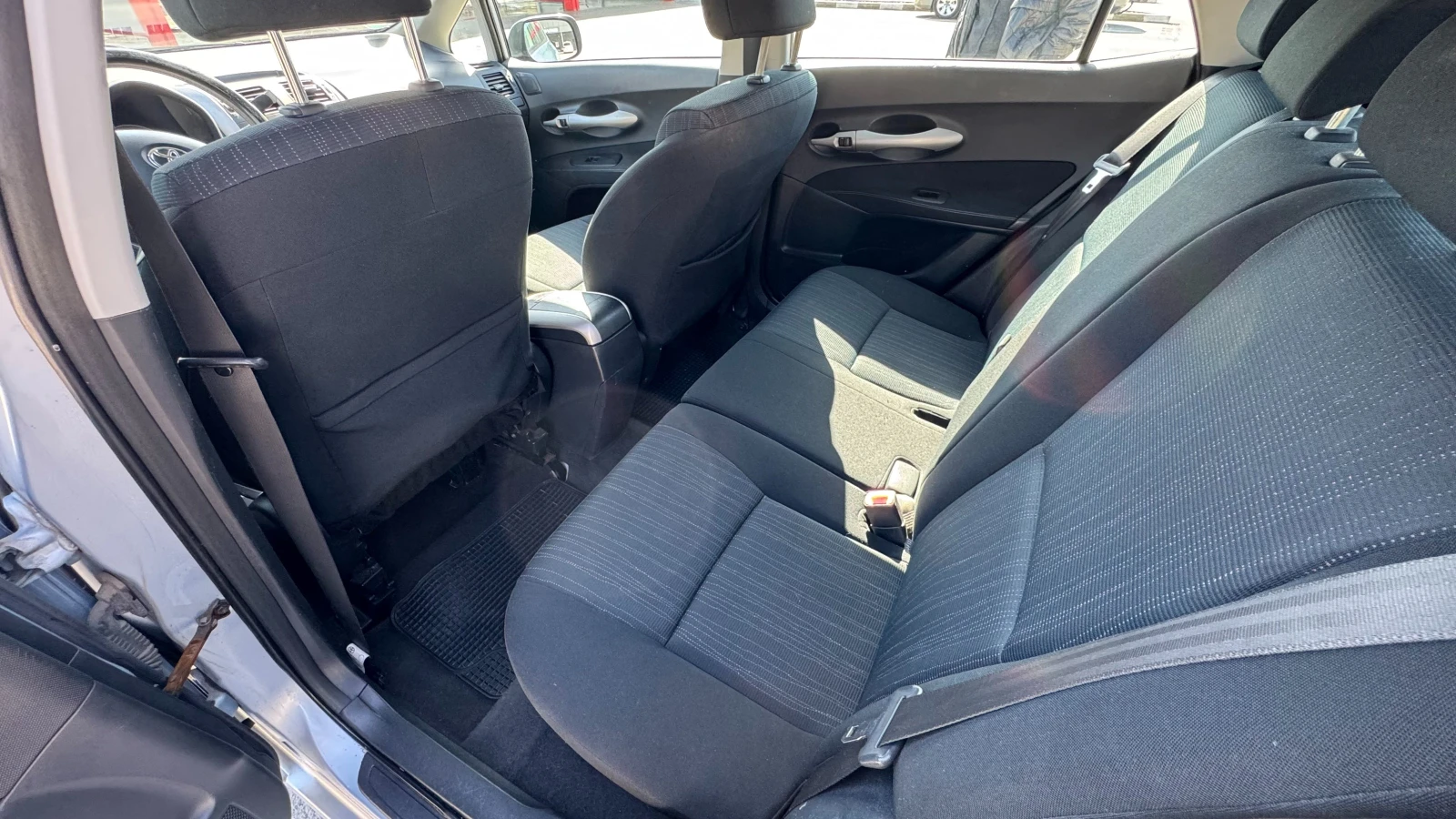 Toyota Auris, снимка 12 - Автомобили и джипове - 53824398