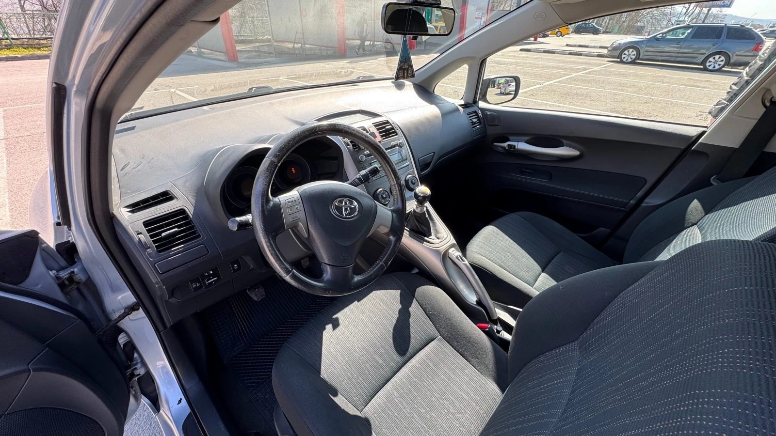 Toyota Auris, снимка 5 - Автомобили и джипове - 53824398