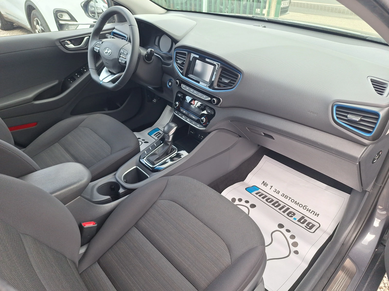 Hyundai Ioniq 1.6 Hybrid Navi Key Less Led Distronik!, снимка 12 - Автомобили и джипове - 53912260