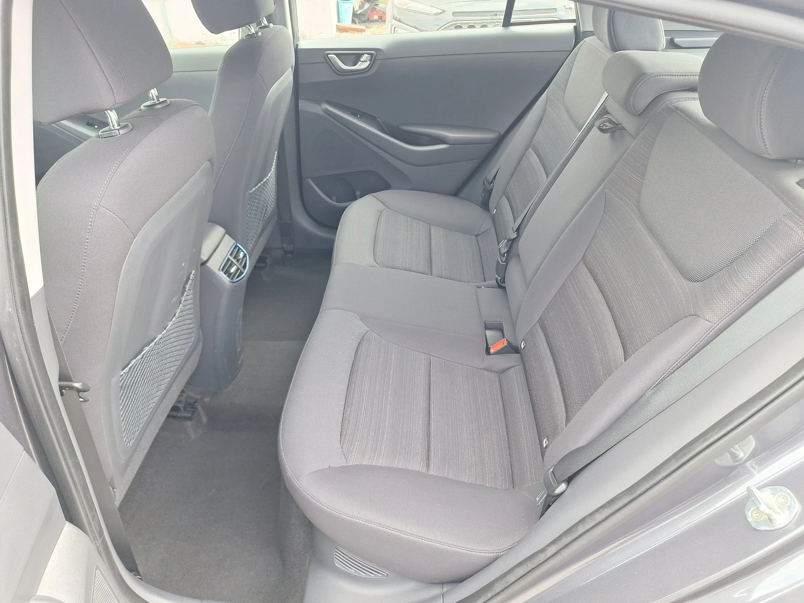 Hyundai Ioniq 1.6 Hybrid Navi Key Less Led Distronik!, снимка 14 - Автомобили и джипове - 53912260
