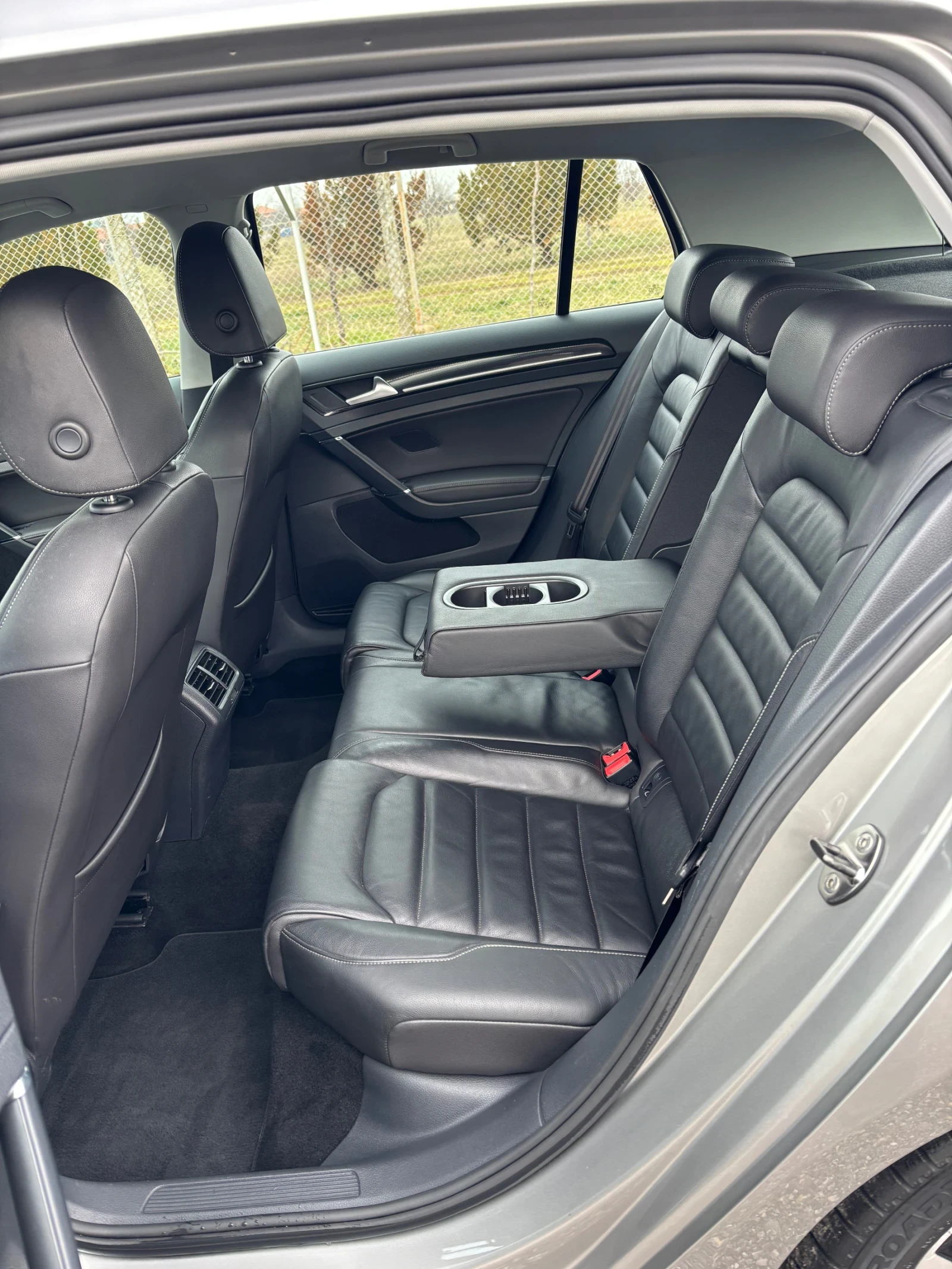 VW Golf DSG 2.0 TDI, снимка 10 - Автомобили и джипове - 53966304