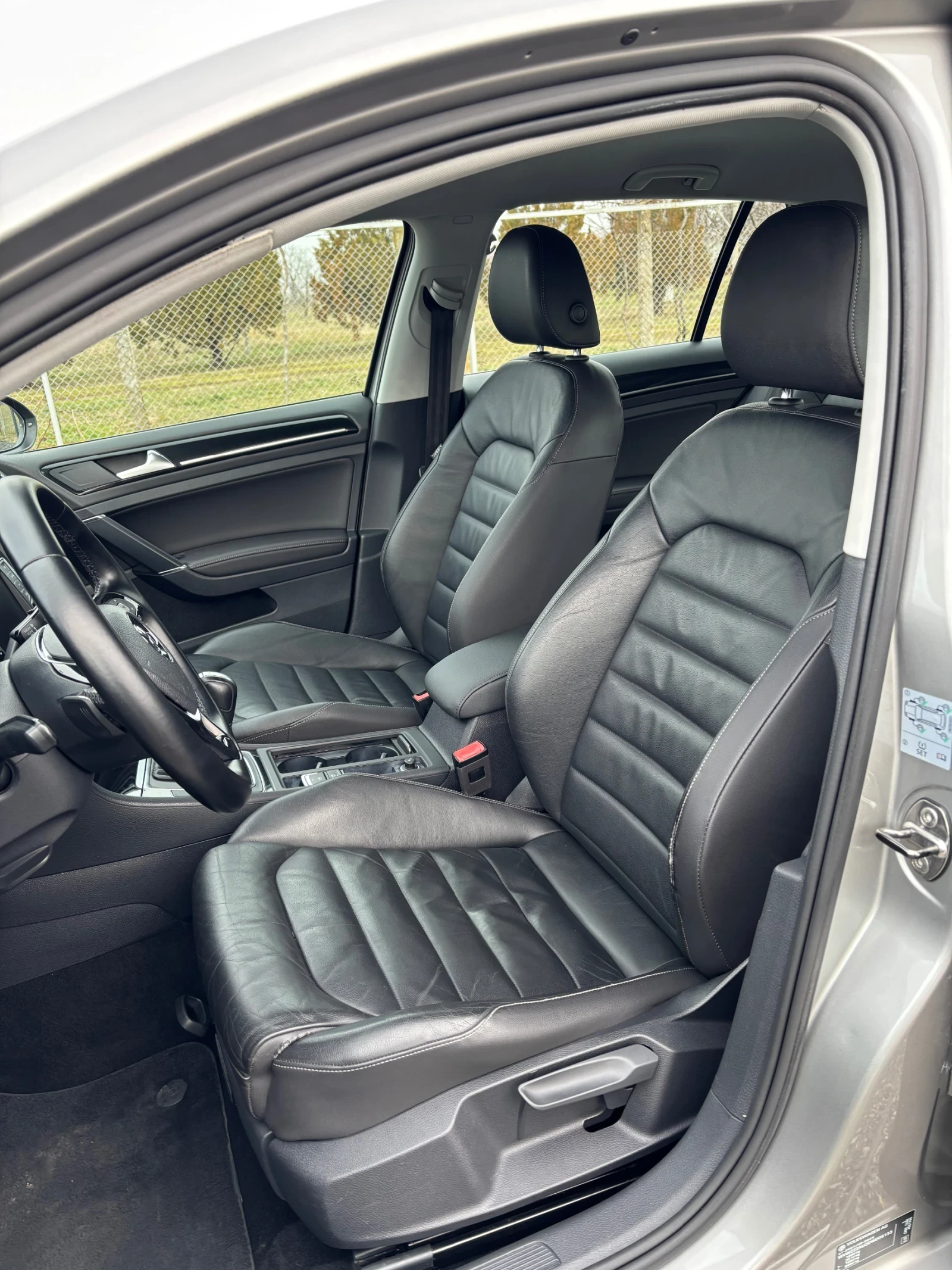 VW Golf DSG 2.0 TDI, снимка 11 - Автомобили и джипове - 53966304