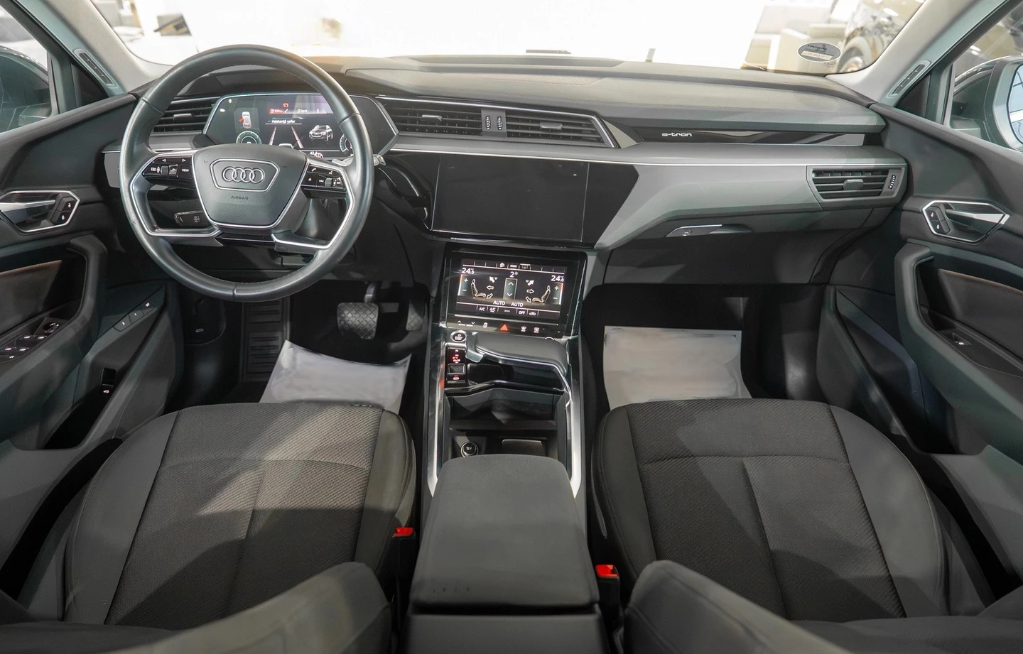 Audi E-Tron 55 Quattro, снимка 5 - Автомобили и джипове - 54062295