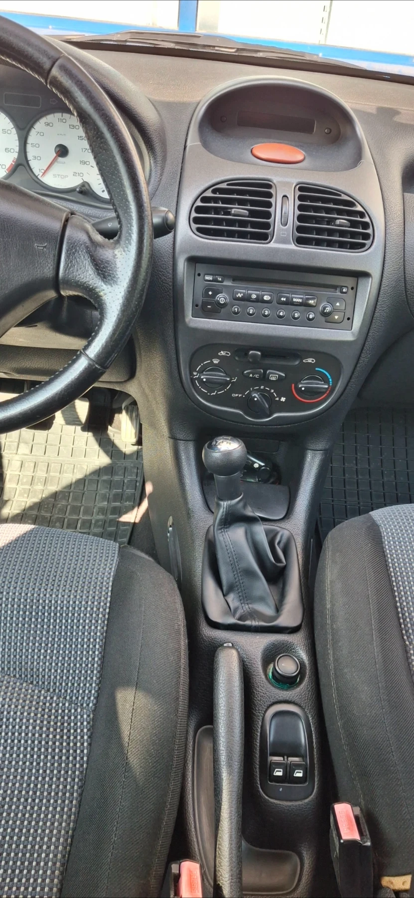 Peugeot 206, снимка 8 - Автомобили и джипове - 54153232