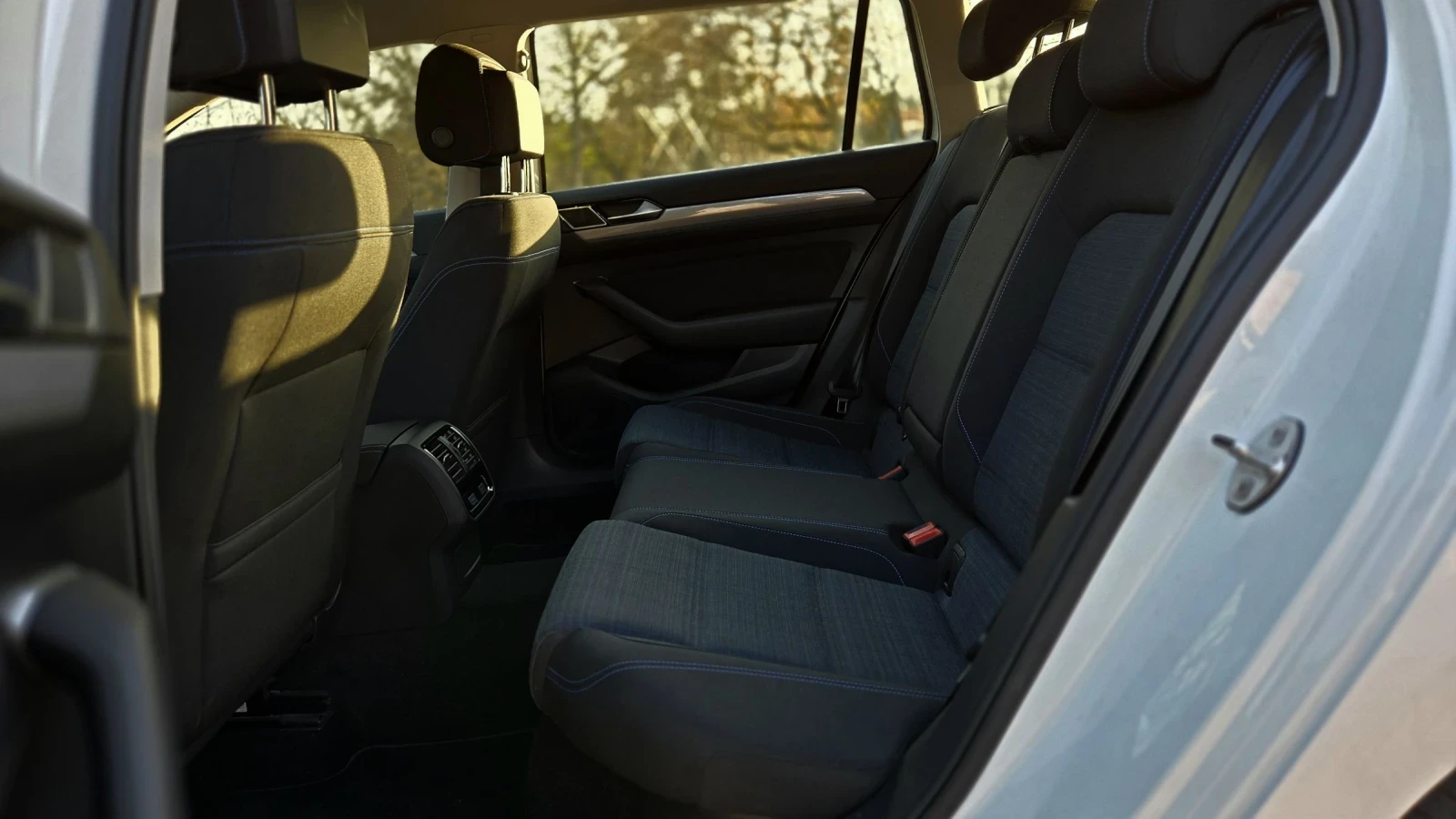 VW Passat GTE/Plug-In hybrid, снимка 12 - Автомобили и джипове - 54648592