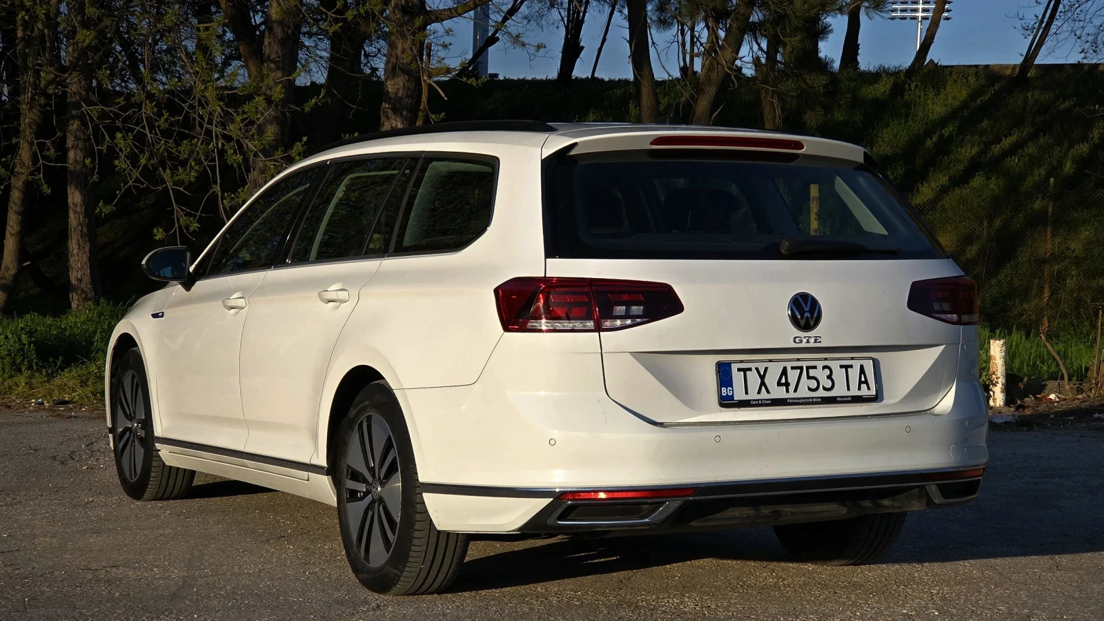 VW Passat GTE/Plug-In hybrid, снимка 6 - Автомобили и джипове - 54648592