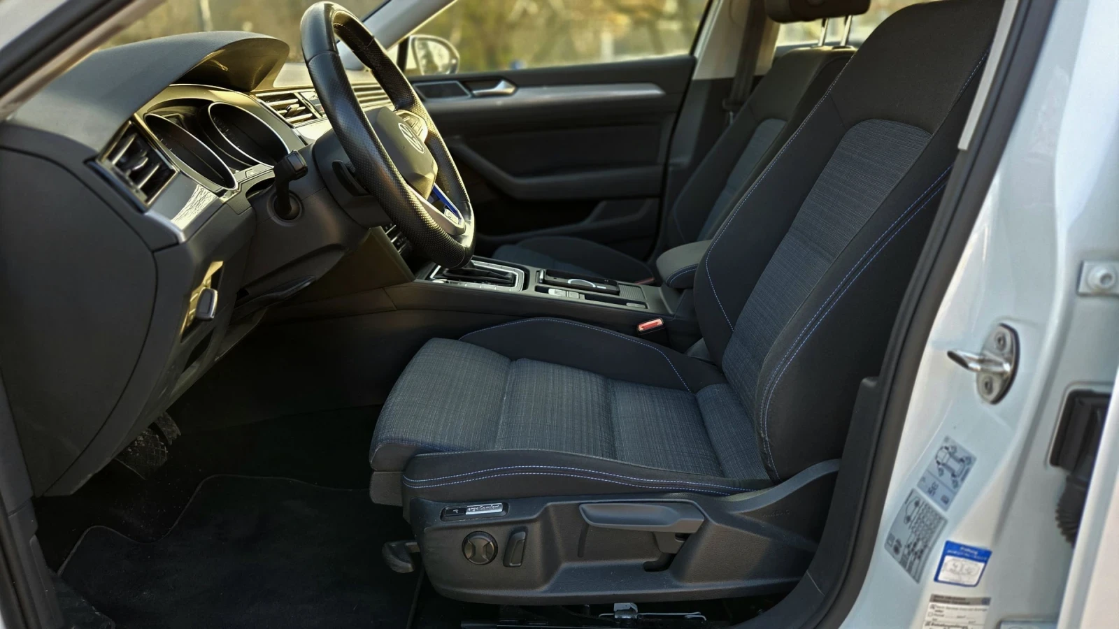 VW Passat GTE/Plug-In hybrid, снимка 11 - Автомобили и джипове - 54648592