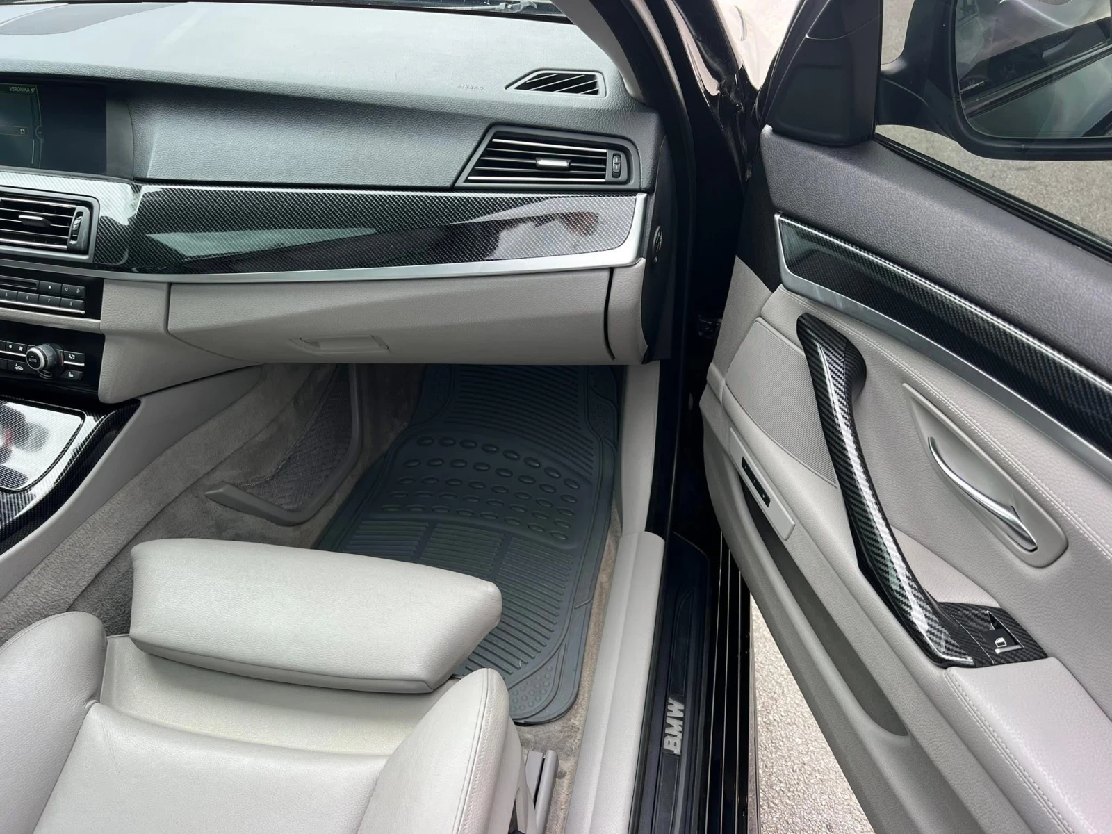 BMW 530 M-PERFORMANCE/3xTW/HEAD-UP/PANORAMA/VAKUM/CARBON, снимка 13 - Автомобили и джипове - 54806376
