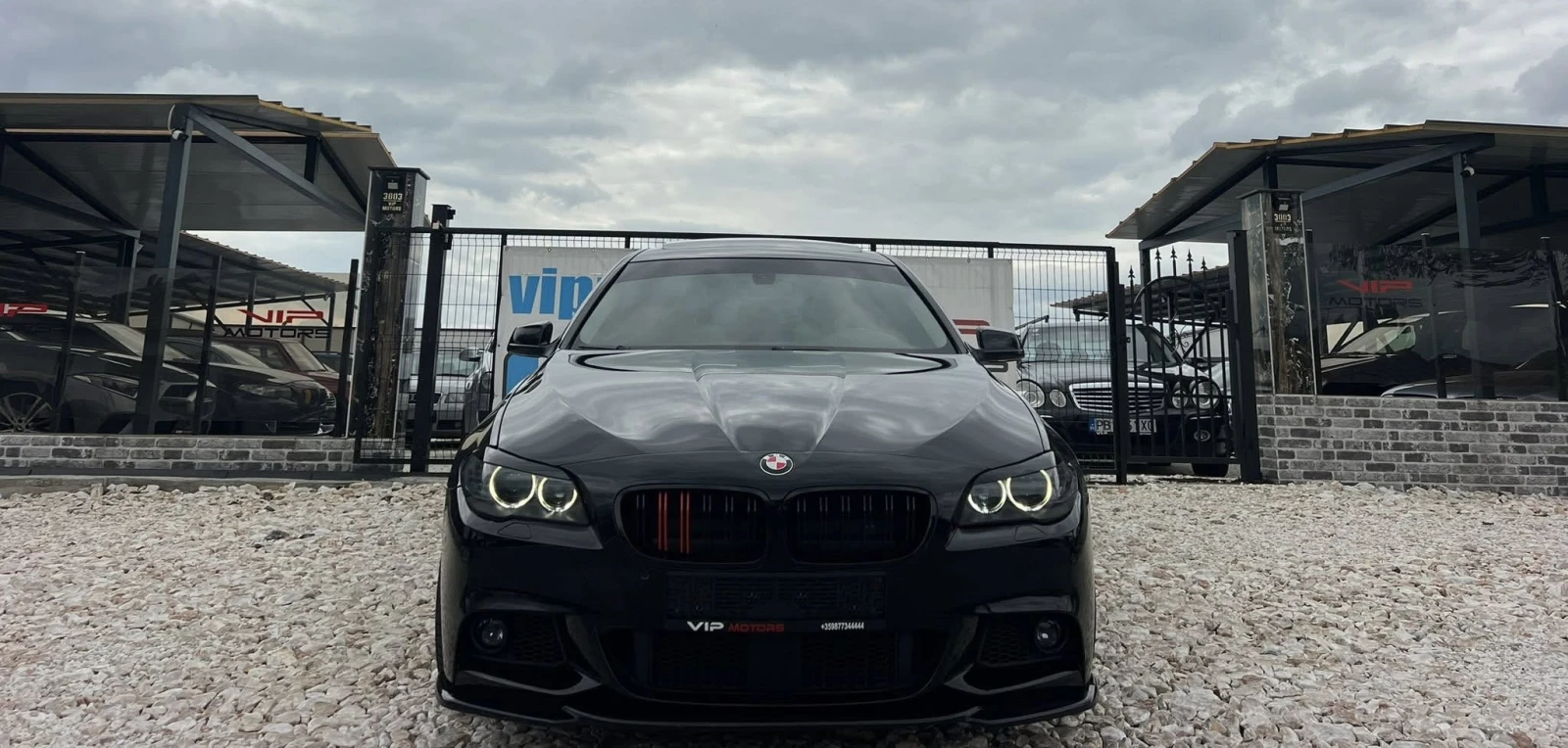 BMW 530 M-PERFORMANCE/3xTW/HEAD-UP/PANORAMA/VAKUM/CARBON, снимка 2 - Автомобили и джипове - 54806376