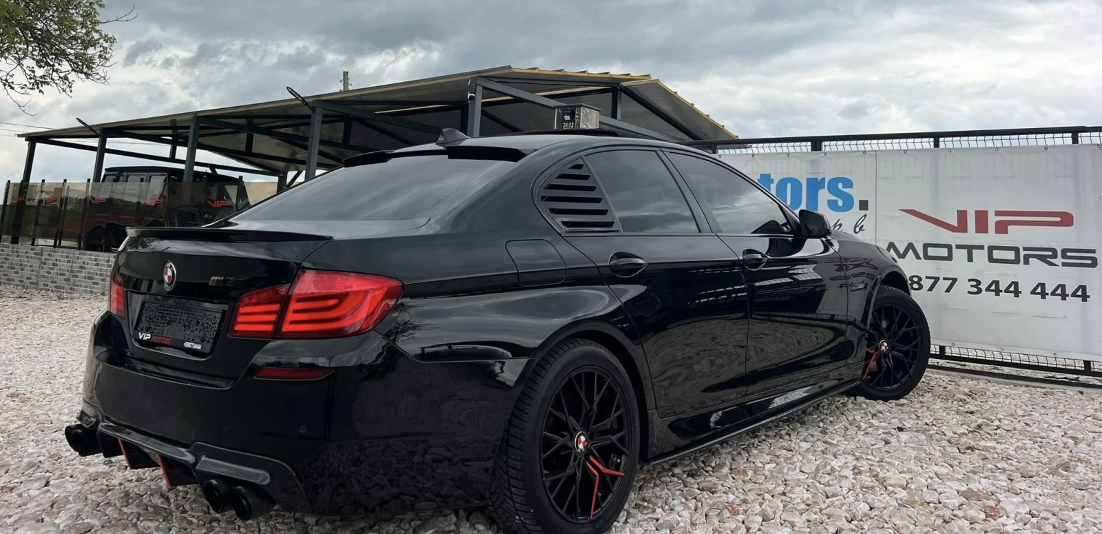 BMW 530 M-PERFORMANCE/3xTW/HEAD-UP/PANORAMA/VAKUM/CARBON, снимка 7 - Автомобили и джипове - 54806376