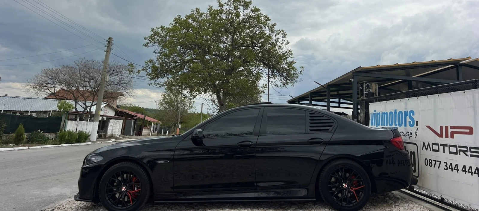 BMW 530 M-PERFORMANCE/3xTW/HEAD-UP/PANORAMA/VAKUM/CARBON, снимка 3 - Автомобили и джипове - 54806376