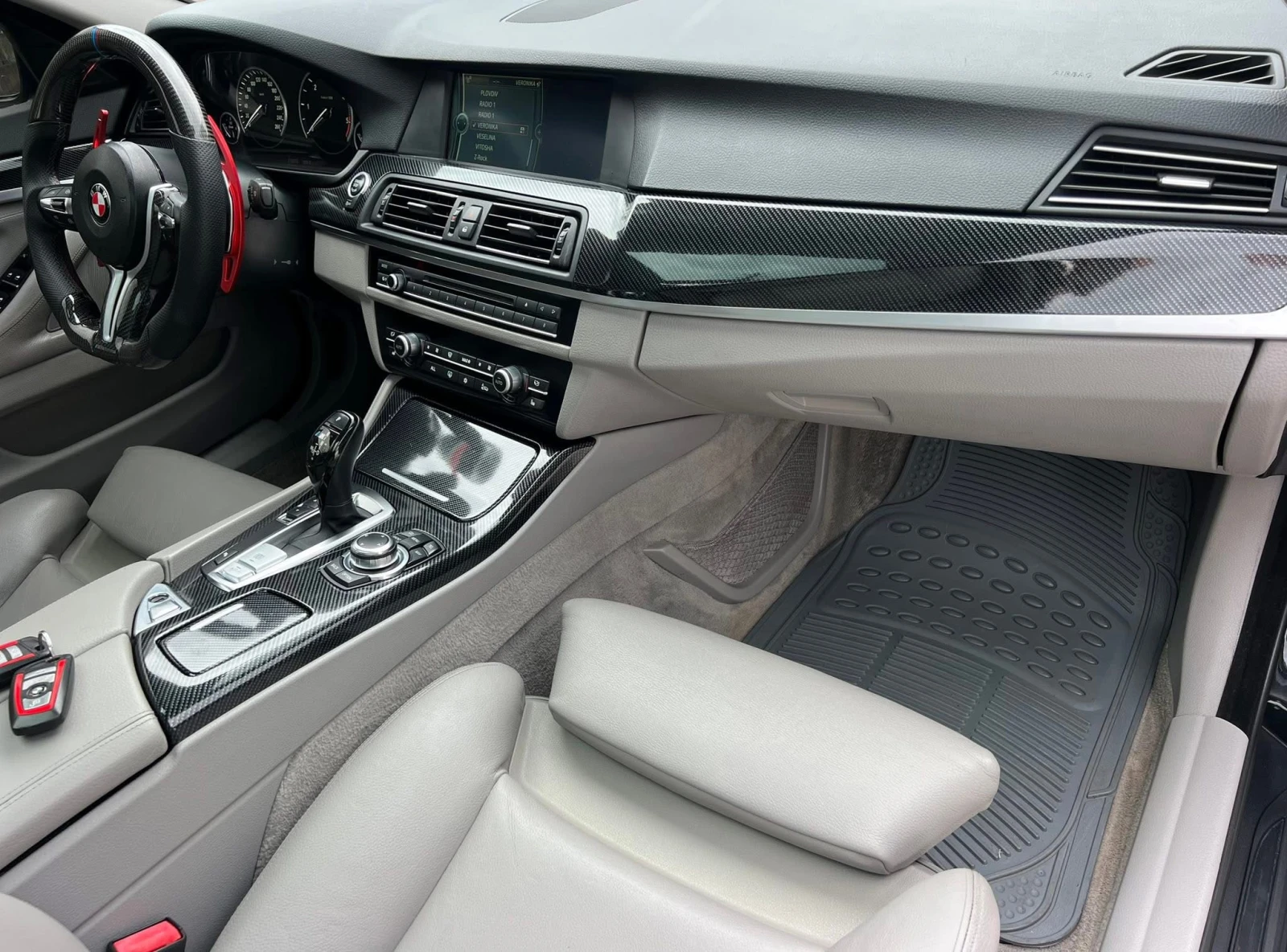 BMW 530 M-PERFORMANCE/3xTW/HEAD-UP/PANORAMA/VAKUM/CARBON, снимка 14 - Автомобили и джипове - 54806376