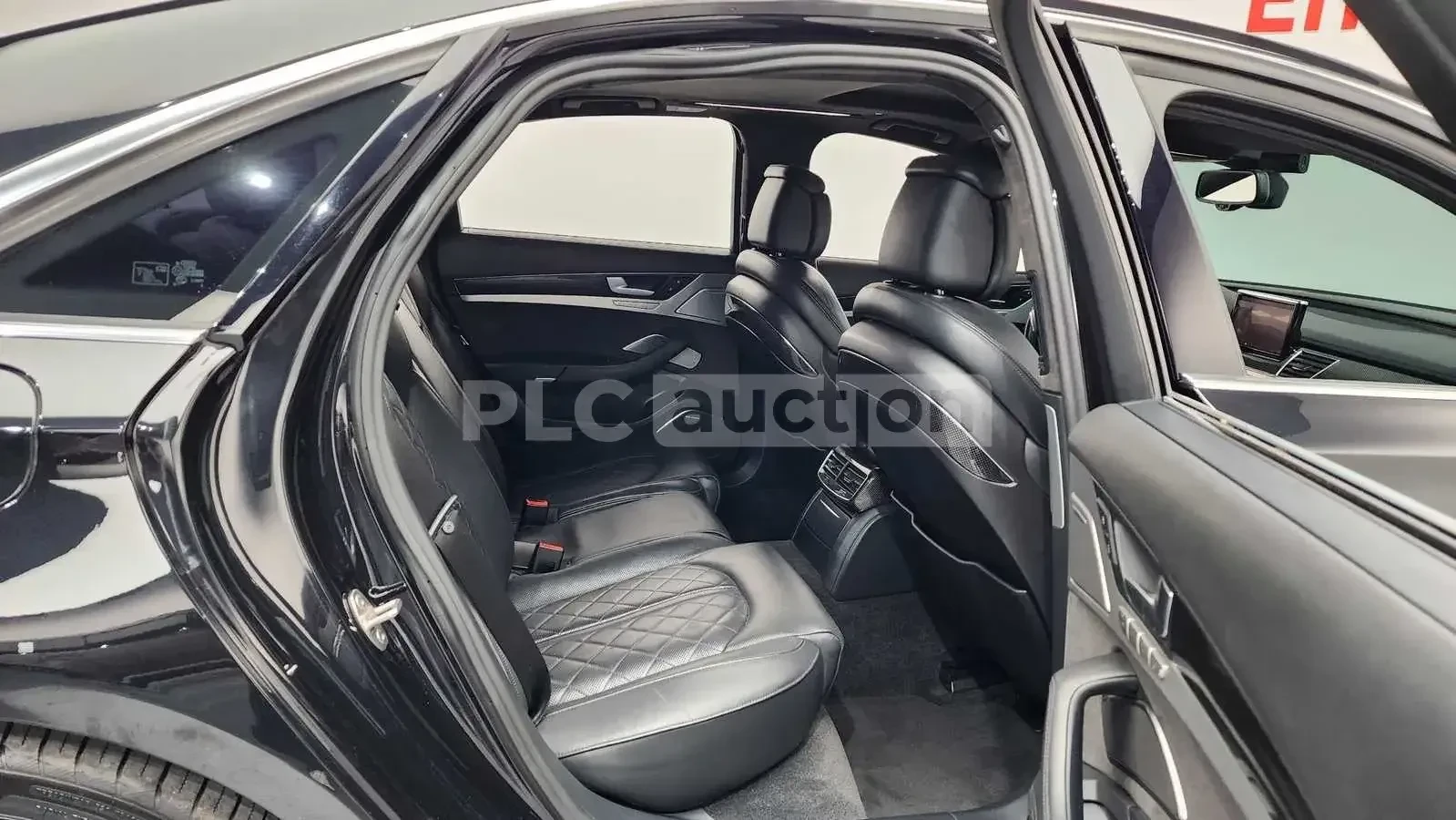 Audi S8 4.0 V8* ОБДУХ* ДИСТРОНИК* , снимка 10 - Автомобили и джипове - 54846708