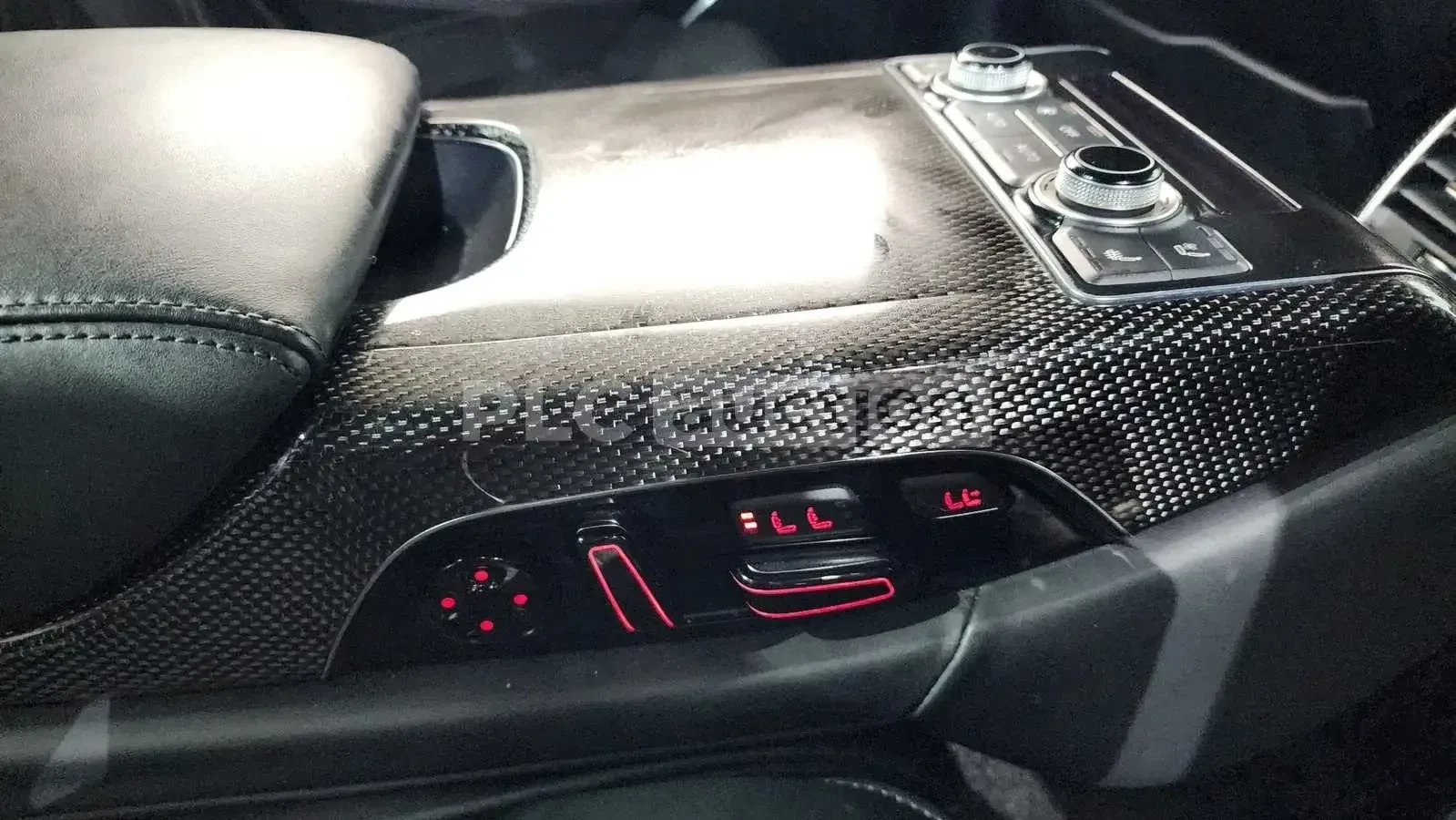 Audi S8 4.0 V8* ОБДУХ* ДИСТРОНИК* , снимка 9 - Автомобили и джипове - 54846708