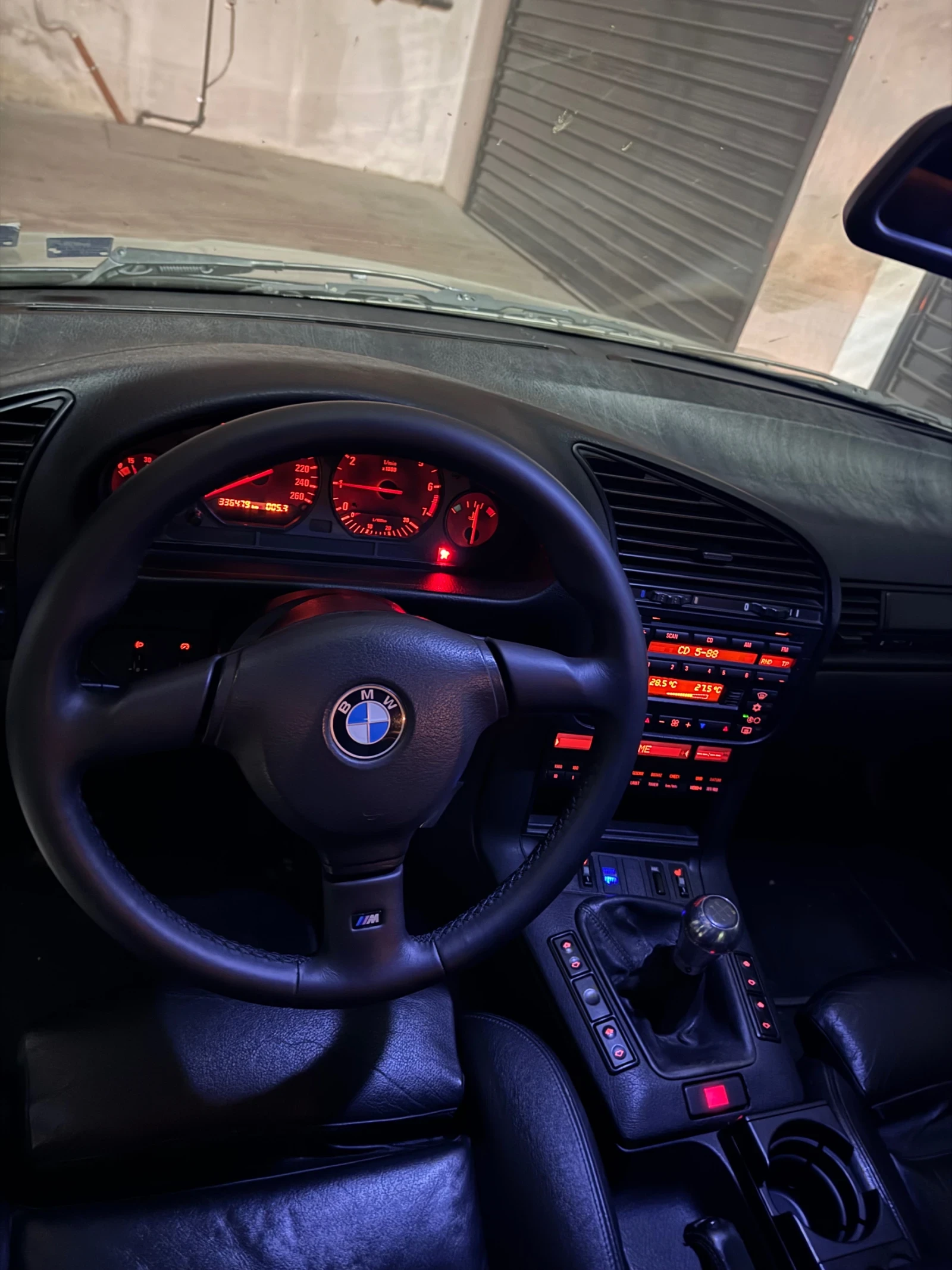 BMW 320, снимка 4 - Автомобили и джипове - 55092894