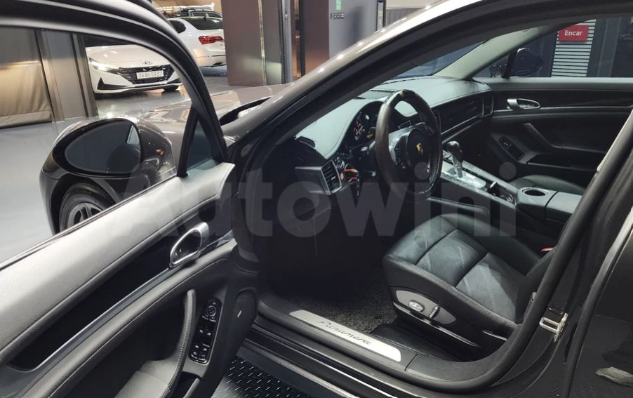 Porsche Panamera * АвтоКредит* (ЦЕНА ДО БГ), снимка 10 - Автомобили и джипове - 55433887