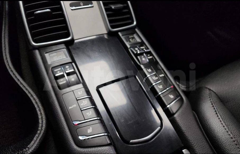 Porsche Panamera * АвтоКредит* (ЦЕНА ДО БГ), снимка 14 - Автомобили и джипове - 55433887