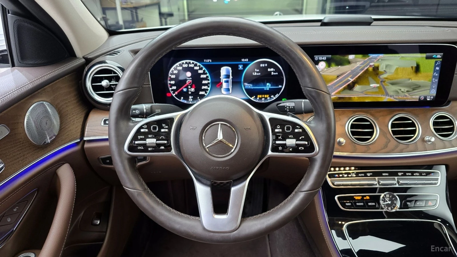 Mercedes-Benz E 300 4MATIC EXCLUSIVE* КОЖА* ОБДУХВ* НАВИ* ПАНО, снимка 11 - Автомобили и джипове - 55479875