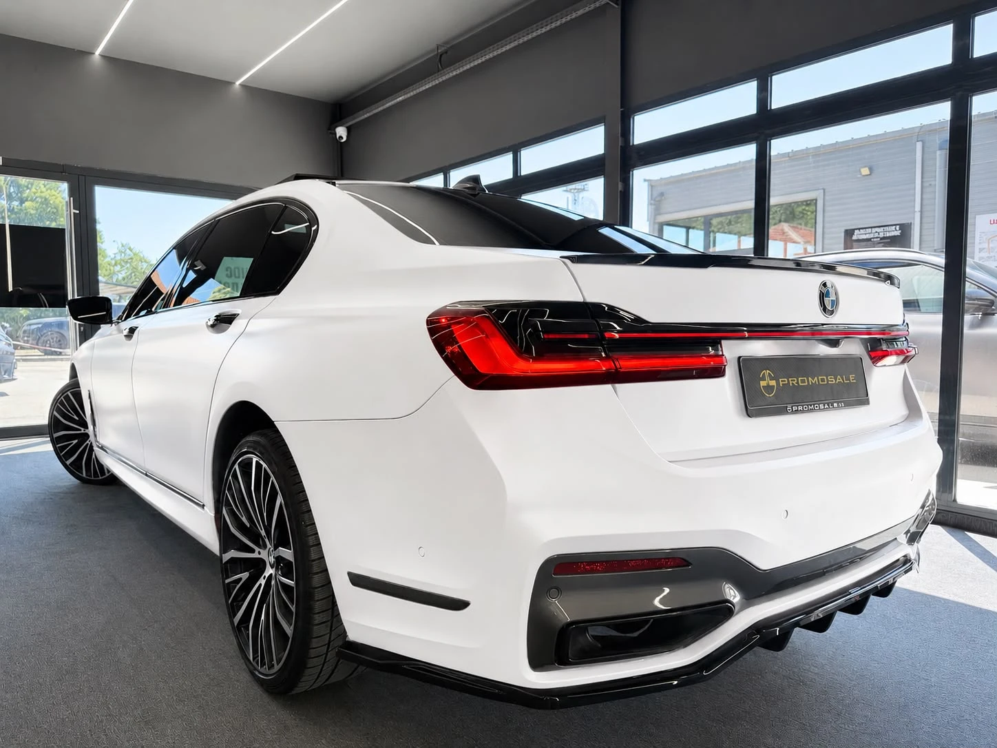 BMW 740 i Long* M-Sport* FULL* Individual* ЛИЗИНГ, снимка 4 - Автомобили и джипове - 55636272