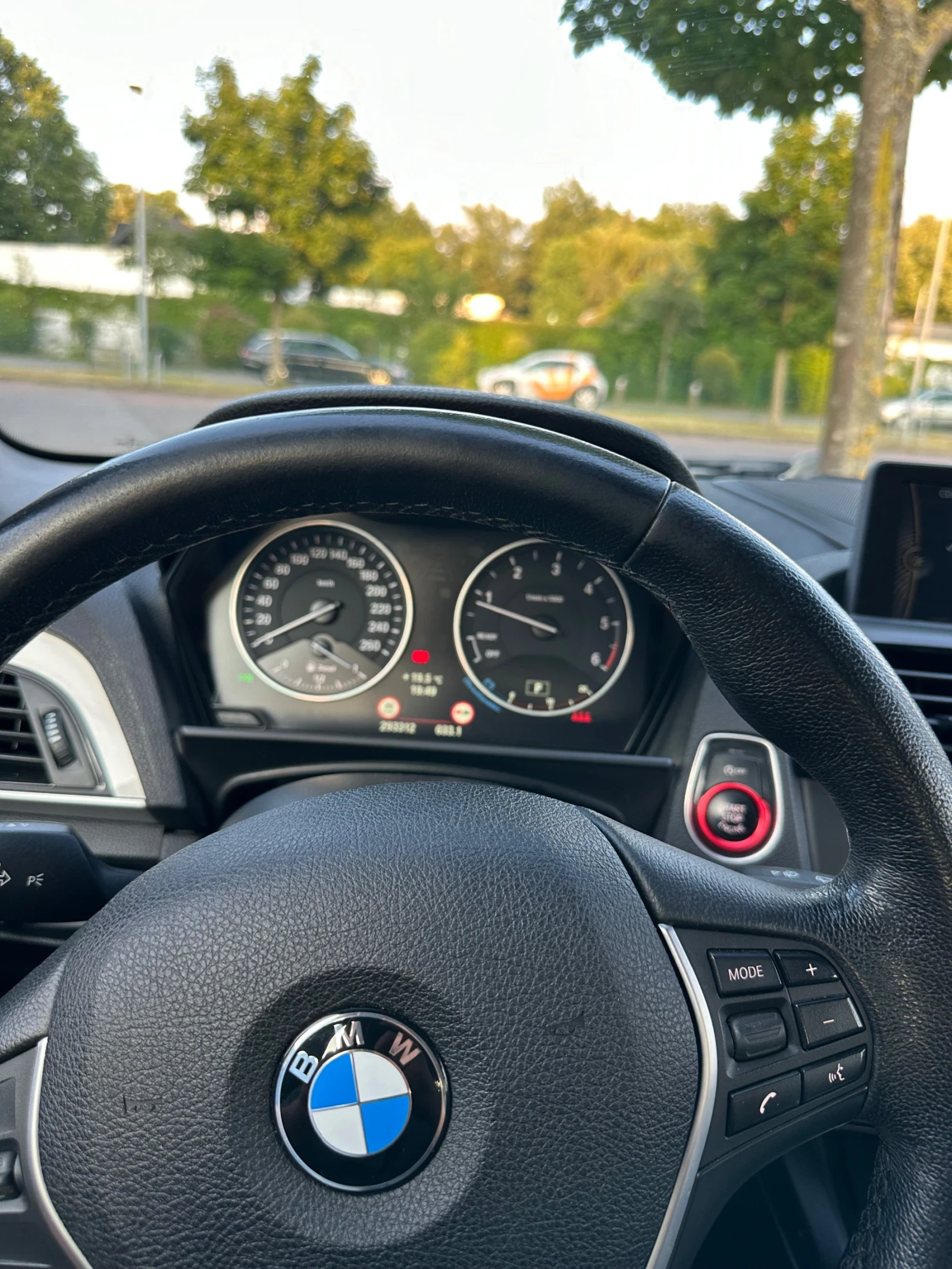 BMW 118 Urban 143hp 8ZF, снимка 16 - Автомобили и джипове - 55981519