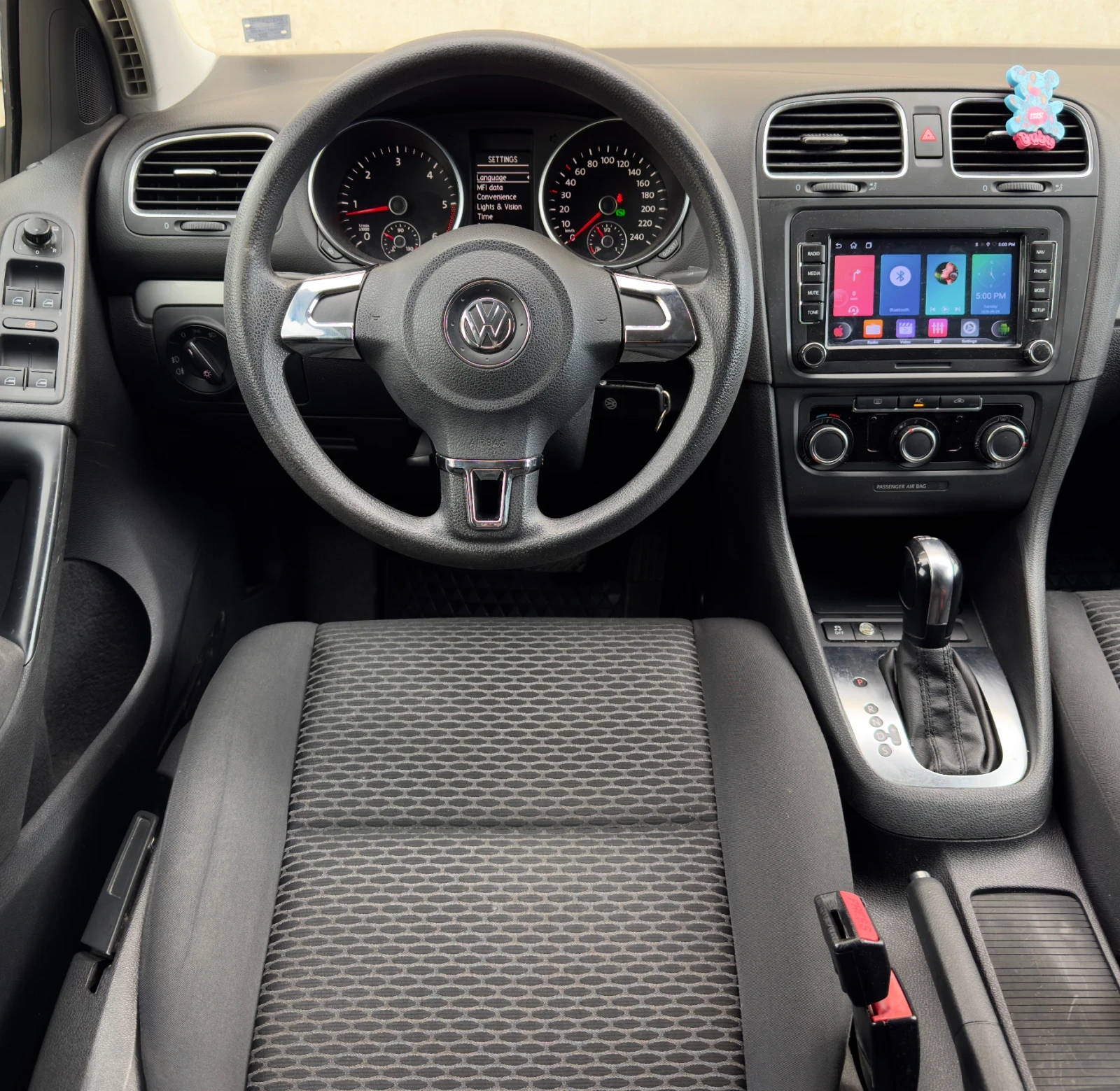 VW Golf 1.6TDi//DSG, снимка 11 - Автомобили и джипове - 56272964