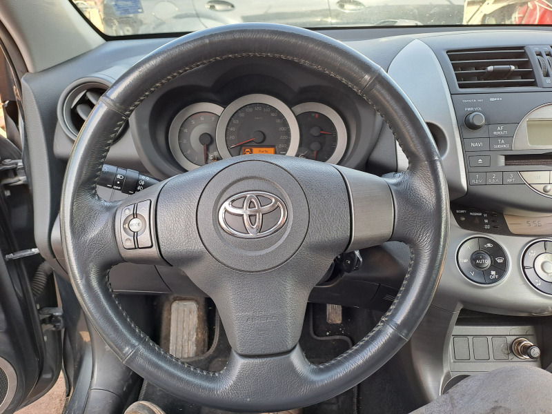 Toyota Rav4, снимка 10 - Автомобили и джипове - 43786747