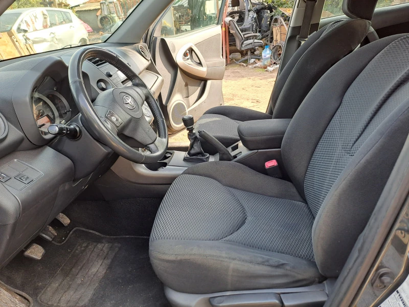 Toyota Rav4, снимка 7 - Автомобили и джипове - 47698574