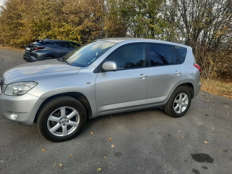 Toyota Rav4, снимка 5 - Автомобили и джипове - 47925759