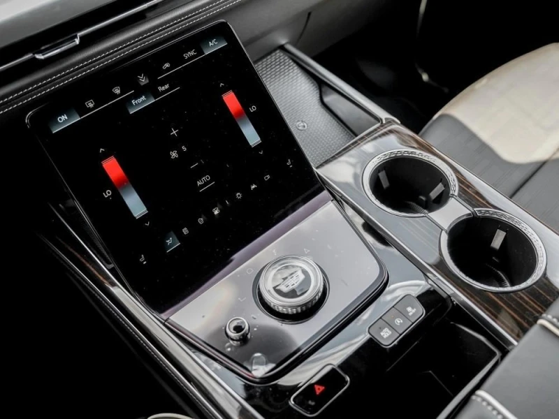 Cadillac Escalade 6.2 V8/NEW MODEL/LONG/PREMIUM LUXURY/TV/PANO/360/, снимка 10 - Автомобили и джипове - 51768161