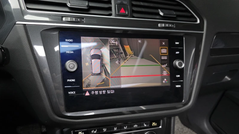 VW Tiguan 2.0TDI PRESTIGE , снимка 14 - Автомобили и джипове - 52535972