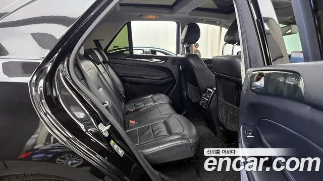 Mercedes-Benz GLE, снимка 9 - Автомобили и джипове - 54331139