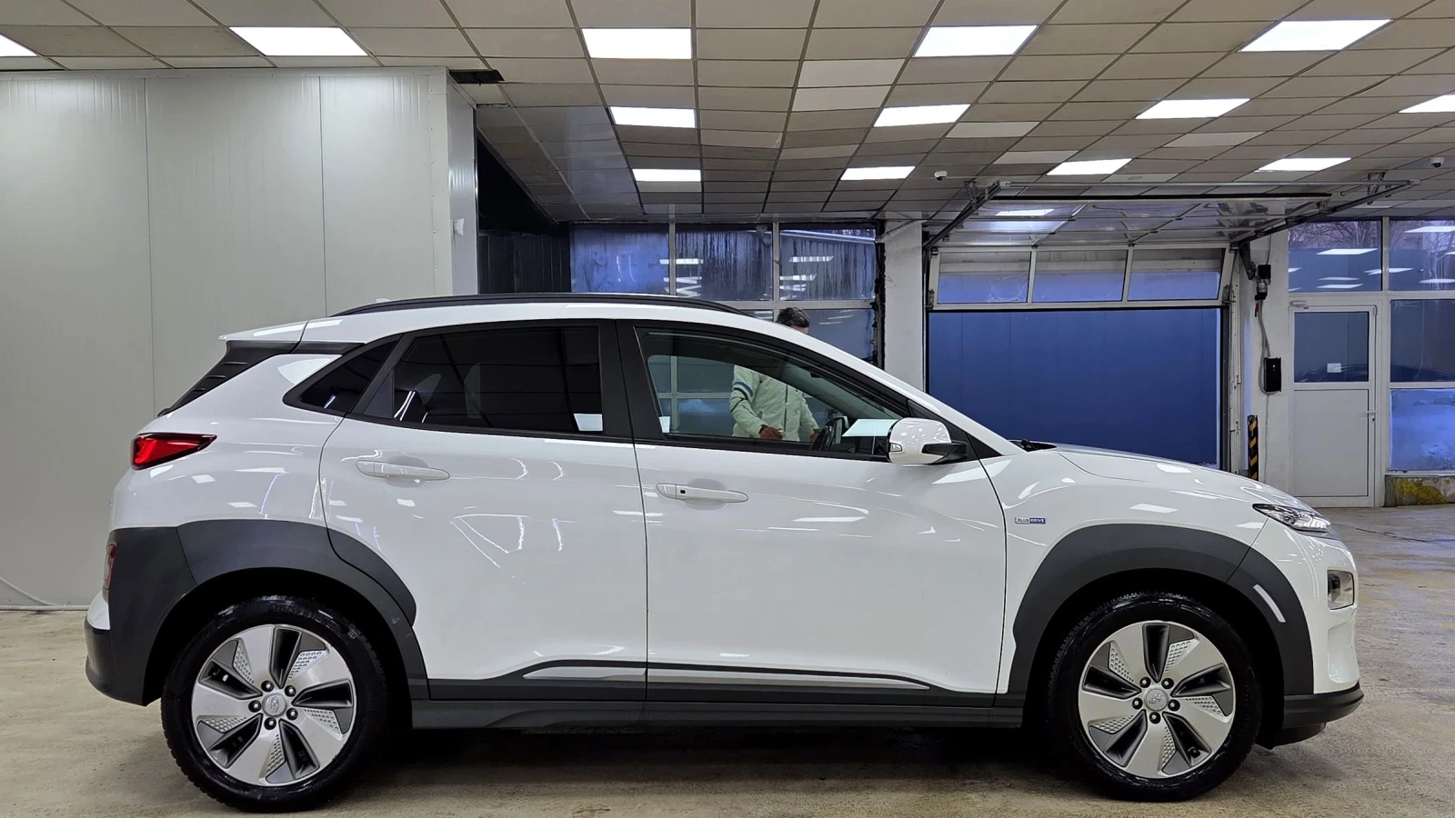 Hyundai Kona 64KWh/12.2020/Blue Link/ГАРАНЦИОННА, снимка 2 - Автомобили и джипове - 53839345