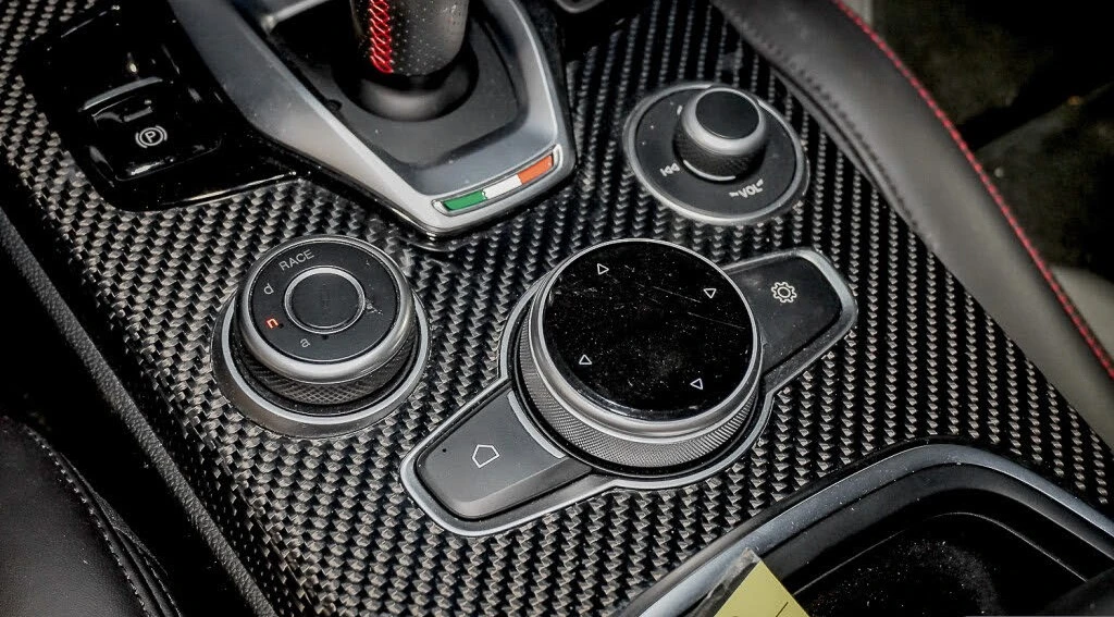 Alfa Romeo Stelvio QUADROFOGLIO* CARBON* FULL* КРАЙНА ЦЕНА ДО БЪЛГАРИ, снимка 12 - Автомобили и джипове - 55045974